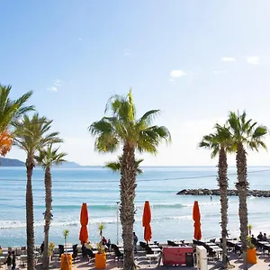 https://a-deux-pas-de-leau.fr-provencehotel.com